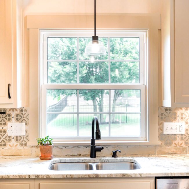 Endure-Double-Hung-Window-in-White-with-Colonial-Grids_DSC6255-HDR-652x652.jpg