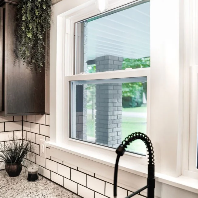 ecolite-single-hung-window-in-white-652x652.jpg