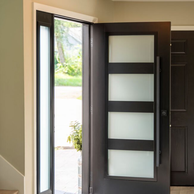 Signet-Smooth-460-T5-4L_770-Sidelite_-Coal-Black-Frosted_Privacy-652x652.jpg