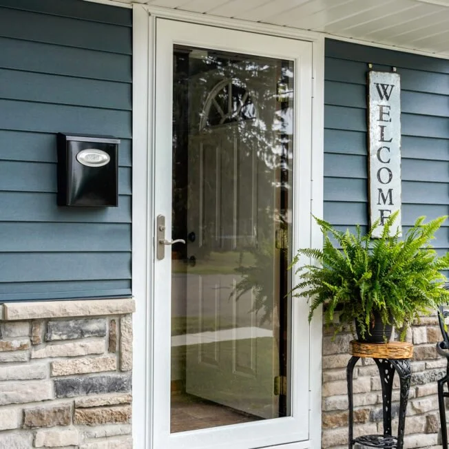 Deluxe-397-Full-View-Storm-Door-_Snow-Mist_Satin-Nickel-Sierra-Mortise-Handle-652x652.jpg