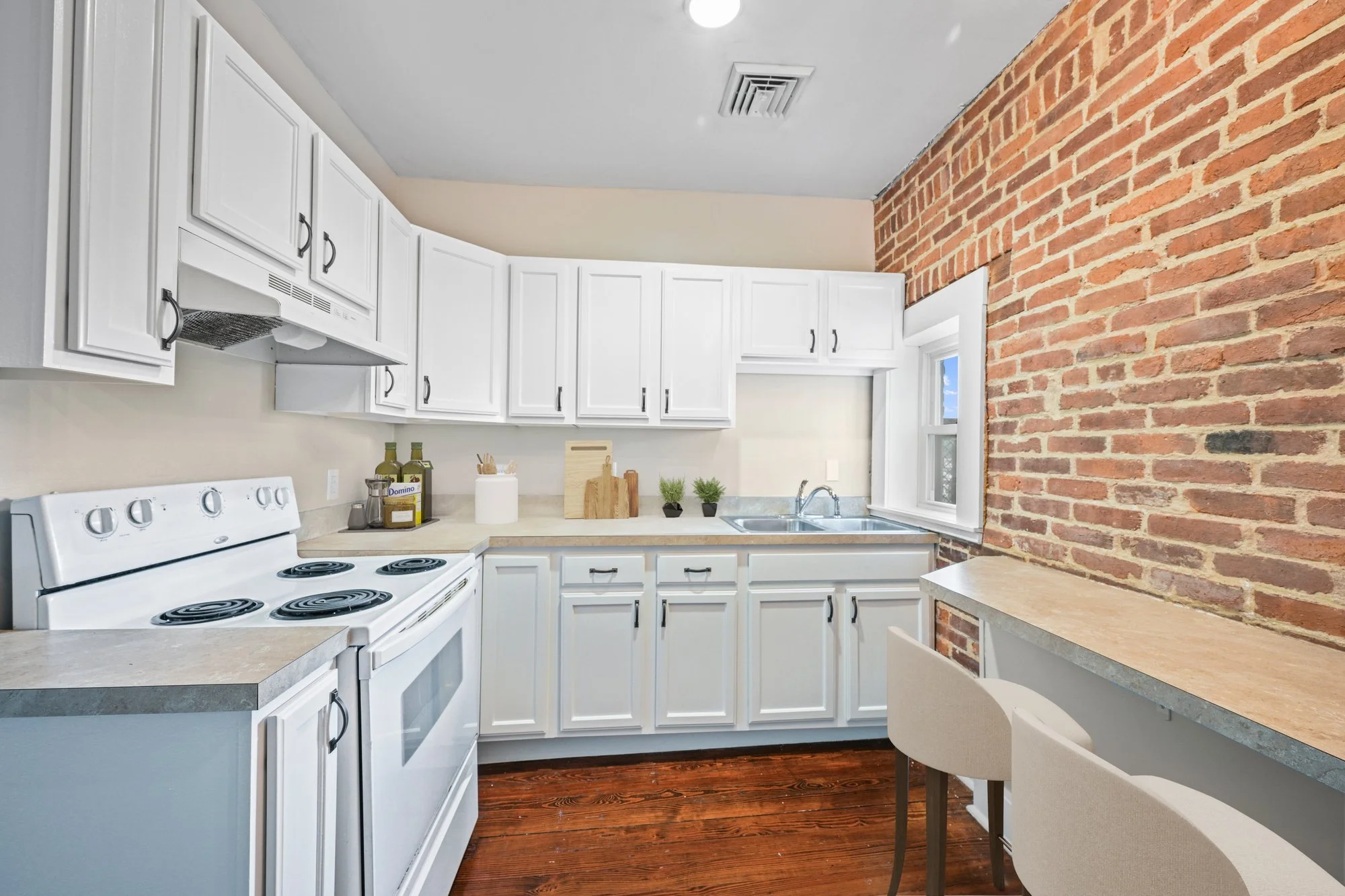 15 kitchen .jpg