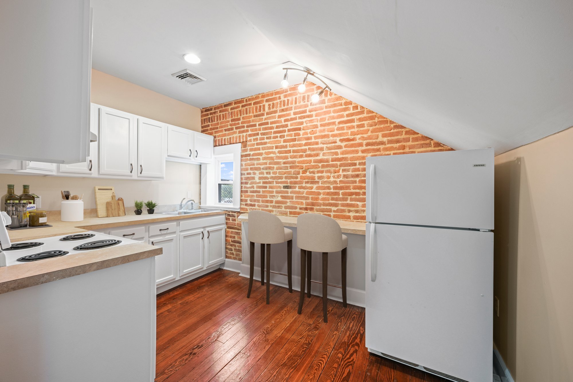 15 kitchen New (2).jpg