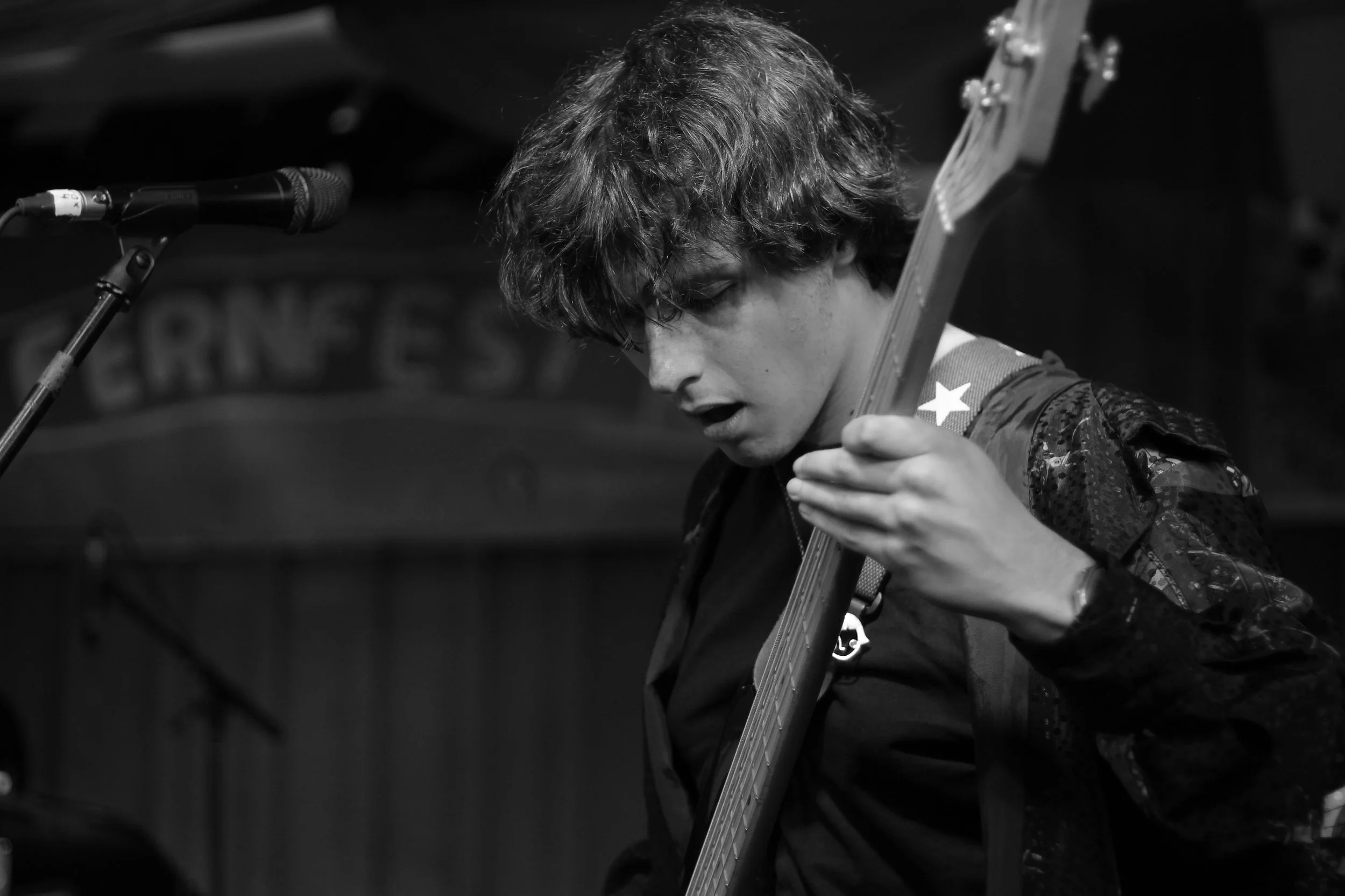 LIVE MUSIC
