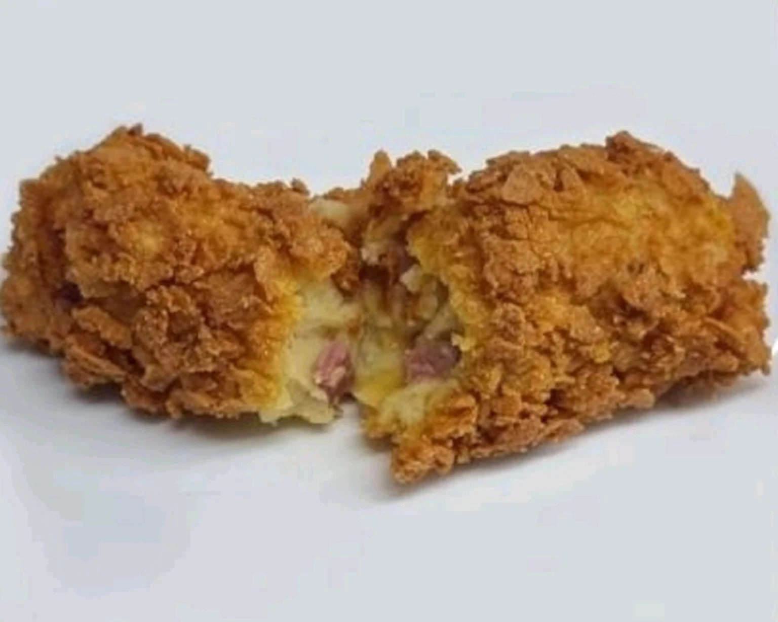 Panzarotto, crocche  con cheddar  salame napoli e cornflakes