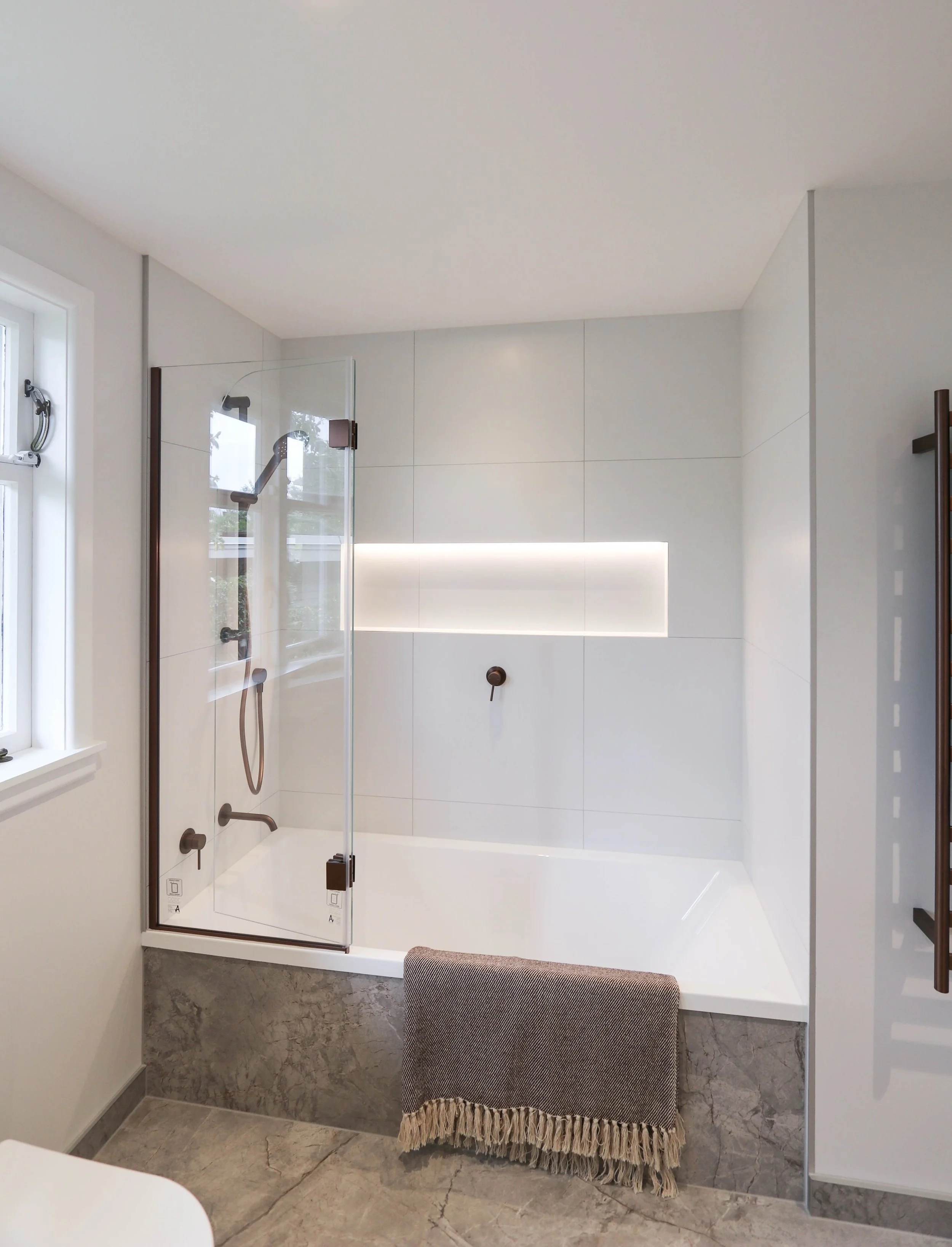 Who ever said a shower over bath couldn&rsquo;t look amazing? 🫧🛁

#bathroom #bathroominspiration #design #interiordesign #renovation