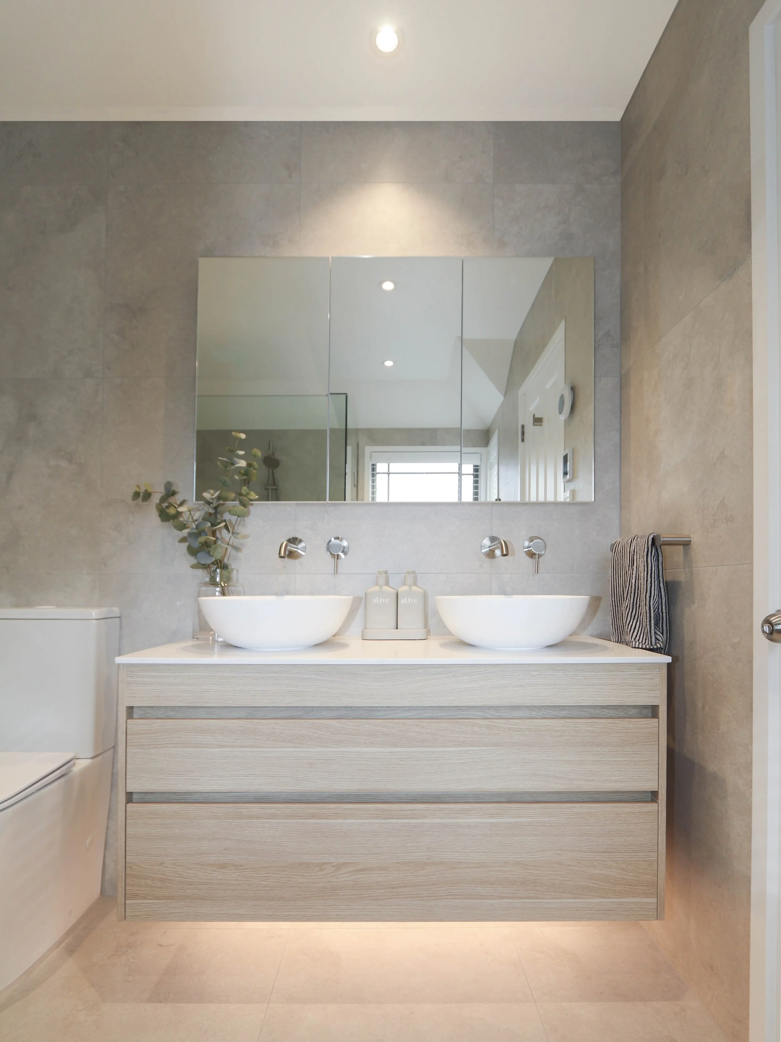 🤍🤍🤍🤍🤍

#bathroom #bathroomrenovation #design #renovation #interior