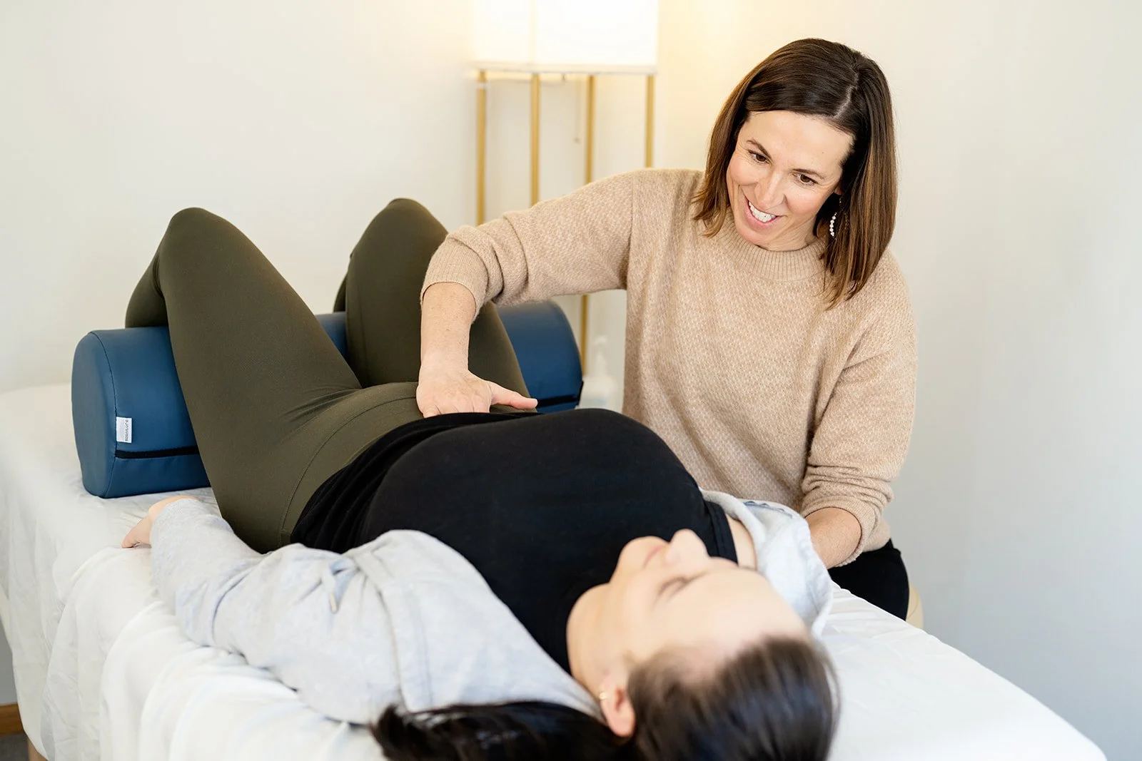 Pelvic floor PT treating a patient with endometriosis for pain and bowel concerns.