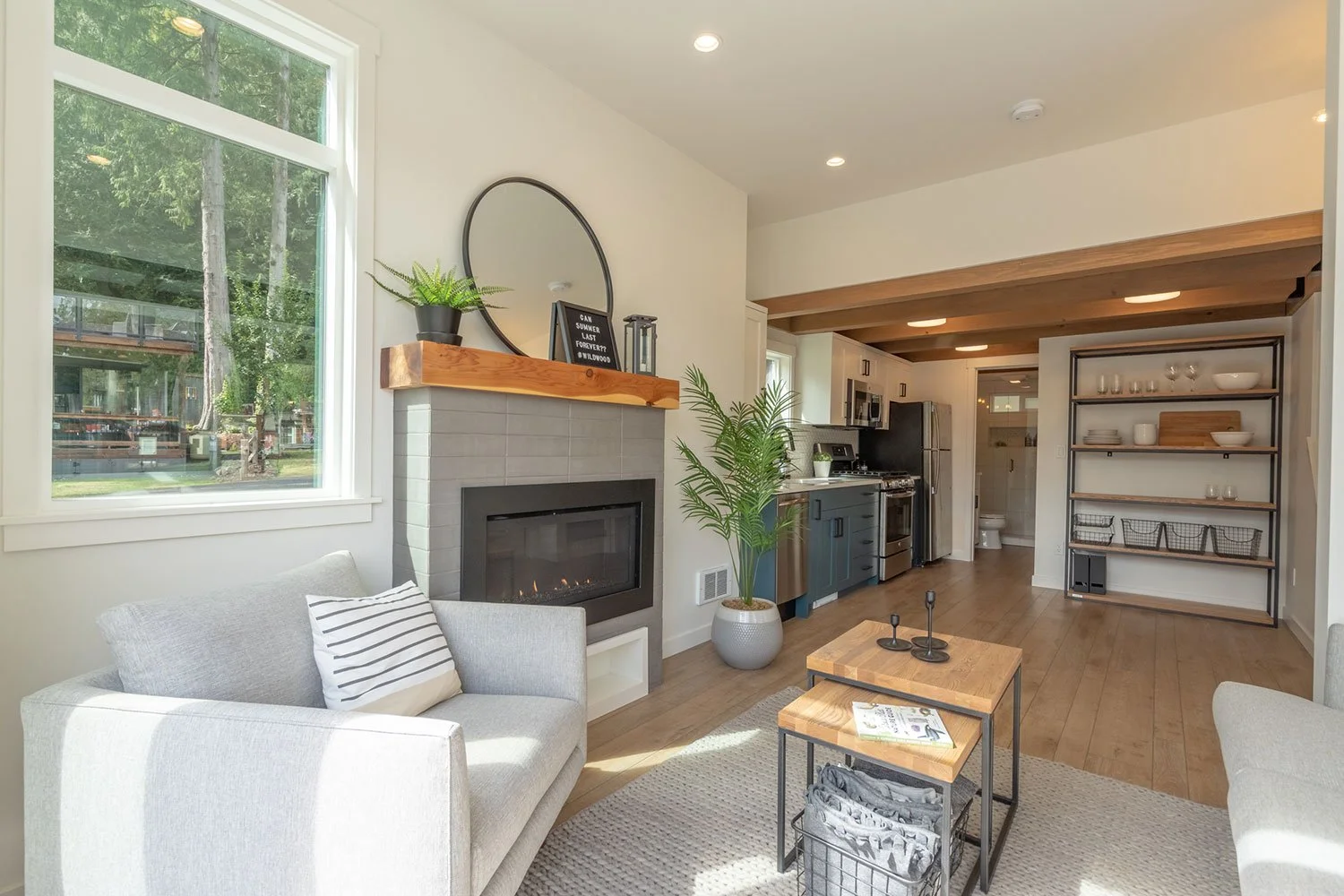 15_Coastal-Tiny_Bellevue-Park-Model_DispalyModel-68-26.jpg