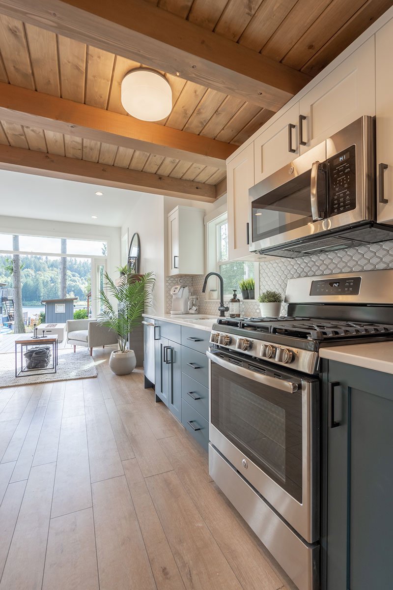 15_Coastal-Tiny_Bellevue-Park-Model_DispalyModel-68-29.jpg