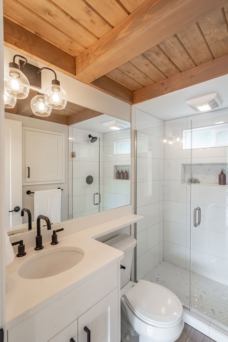 15_Coastal-Tiny_Bellevue-Park-Model_DispalyModel-68-04.jpg