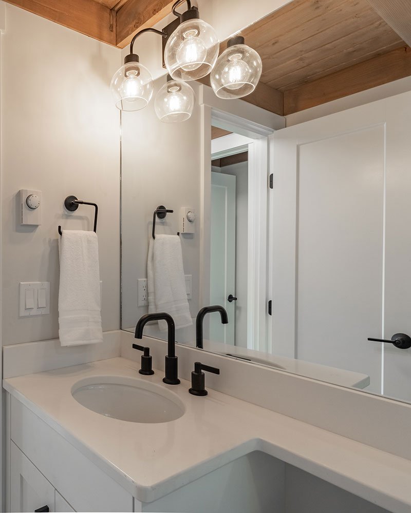 15_Coastal-Tiny_Bellevue-Park-Model_DispalyModel-68-05.jpg