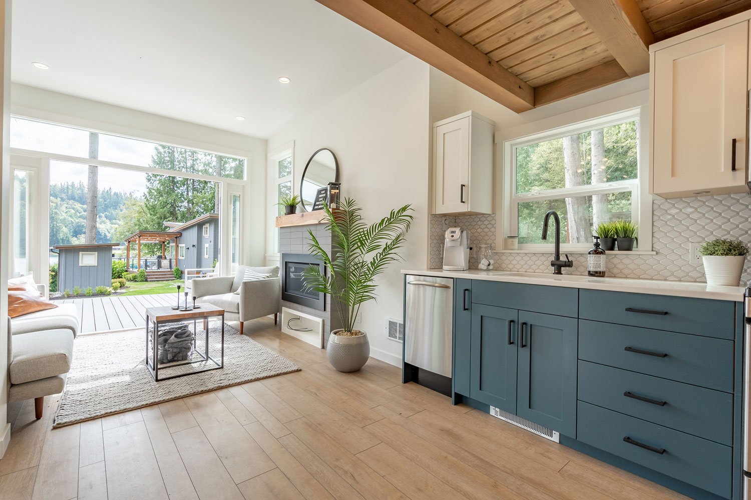 15_Coastal-Tiny_Bellevue-Park-Model_DispalyModel-68-09.jpg
