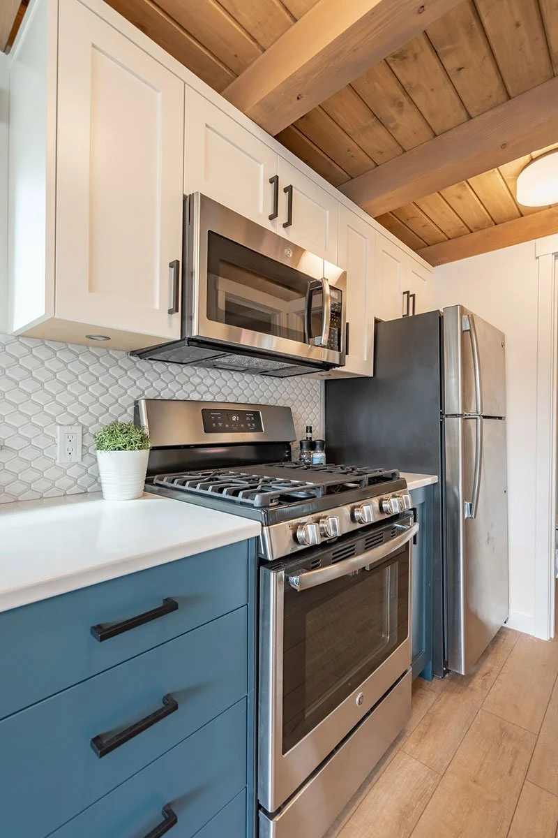 15_Coastal-Tiny_Bellevue-Park-Model_DispalyModel-68-11.jpg