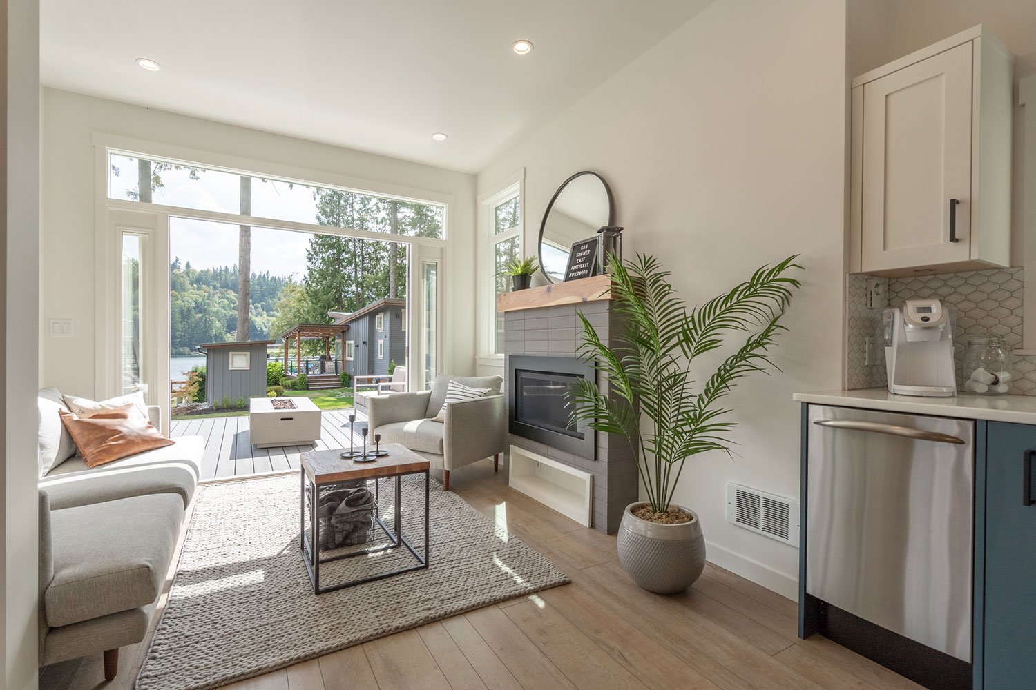 15_Coastal-Tiny_Bellevue-Park-Model_DispalyModel-68-19.jpg