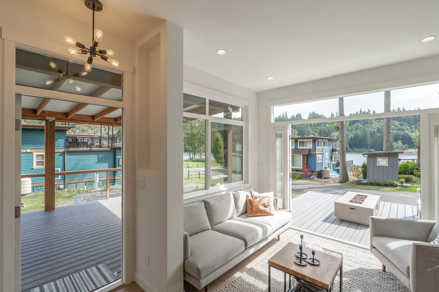 15_Coastal-Tiny_Bellevue-Park-Model_DispalyModel-68-21.jpg