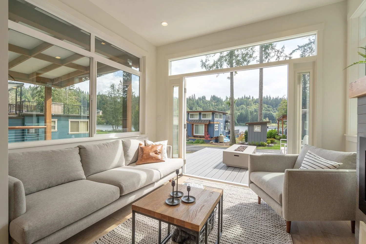 15_Coastal-Tiny_Bellevue-Park-Model_DispalyModel-68-22.jpg