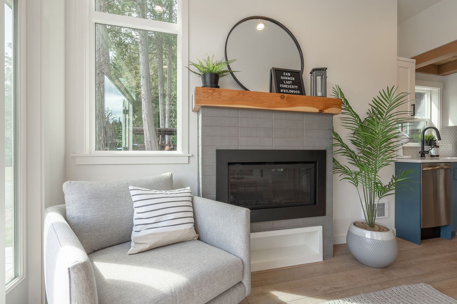 15_Coastal-Tiny_Bellevue-Park-Model_DispalyModel-68-24.jpg