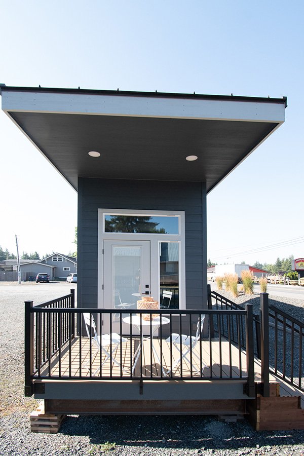 06_Cascade-Tiny_Cascade-Tiny-Home_Cascade-Hideaway-04.jpg