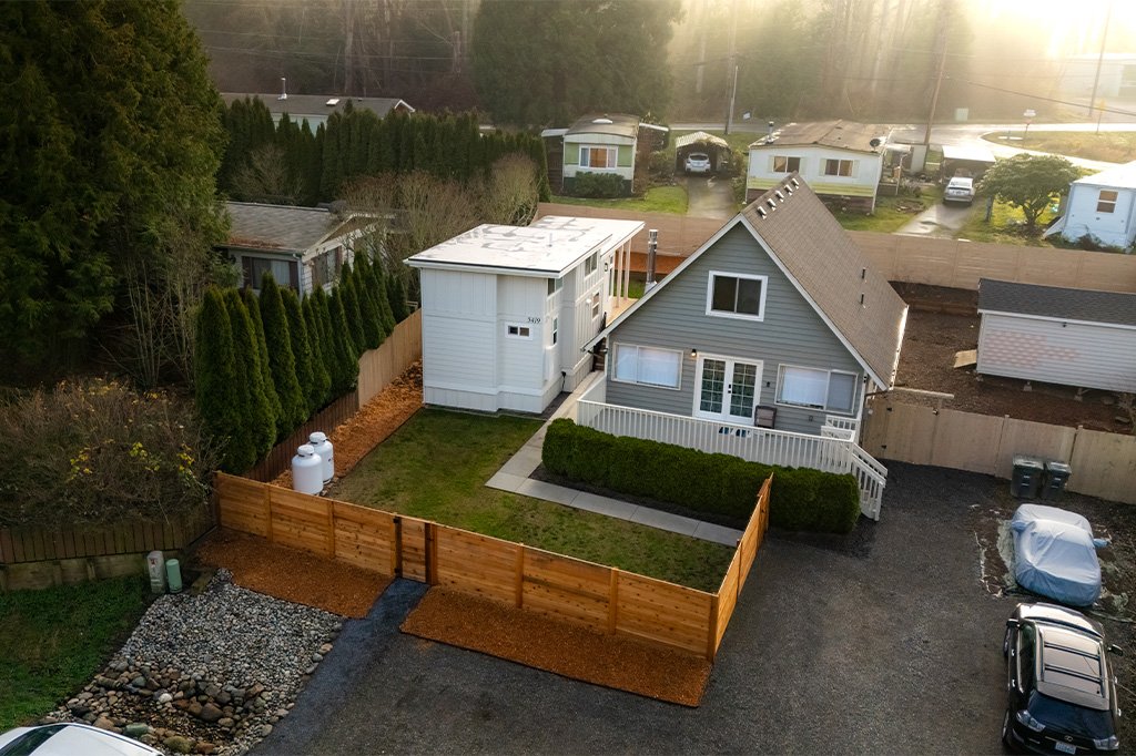 03_Birch-Bay-Tiny_Bellevue-Tiny-Home_Birch-Bay-Exterior-8.jpg