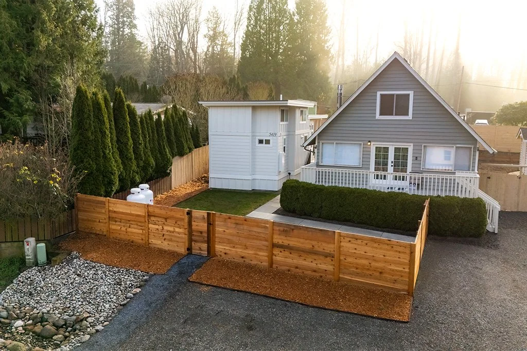 03_Birch-Bay-Tiny_Bellevue-Tiny-Home_Birch-Bay-Exterior-13.jpg