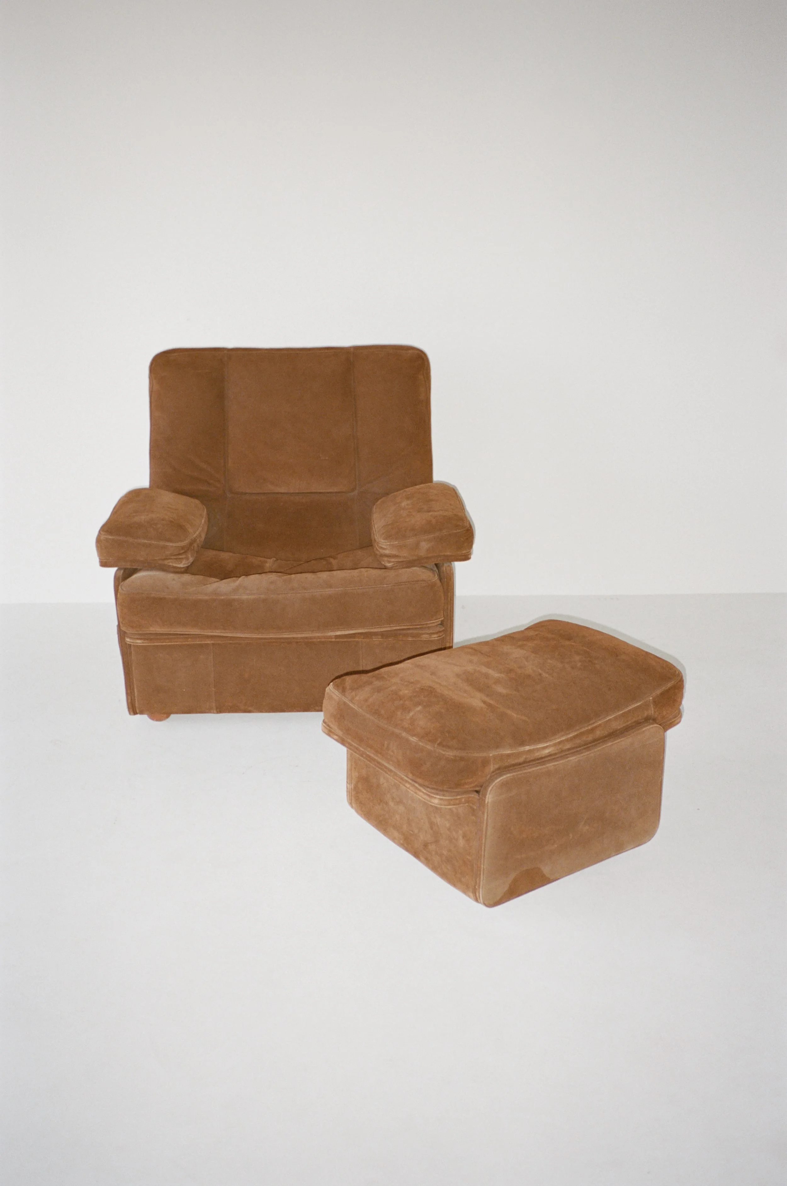 POLTRONA FRAU - Armchair and Ottoman