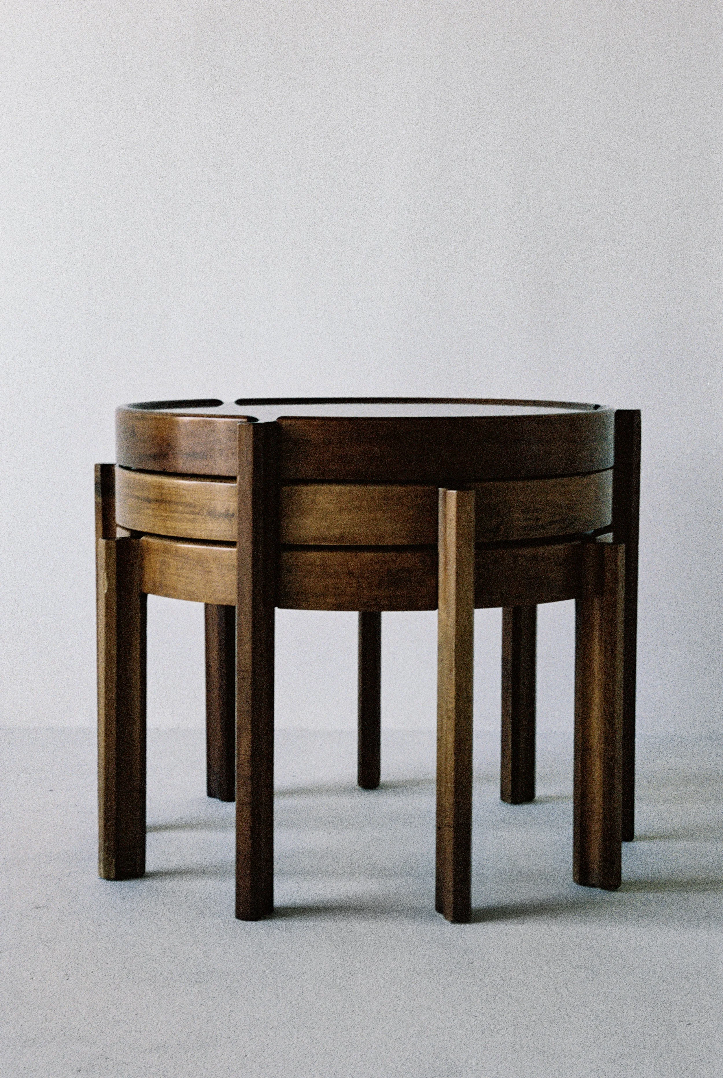 ANONYMOUS - Nesting Tables