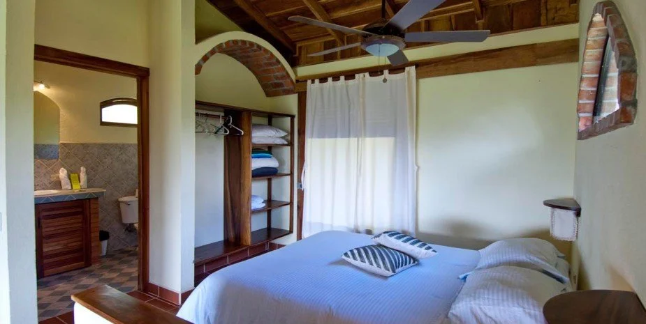 villabedroom-925x465.jpg (Copy)
