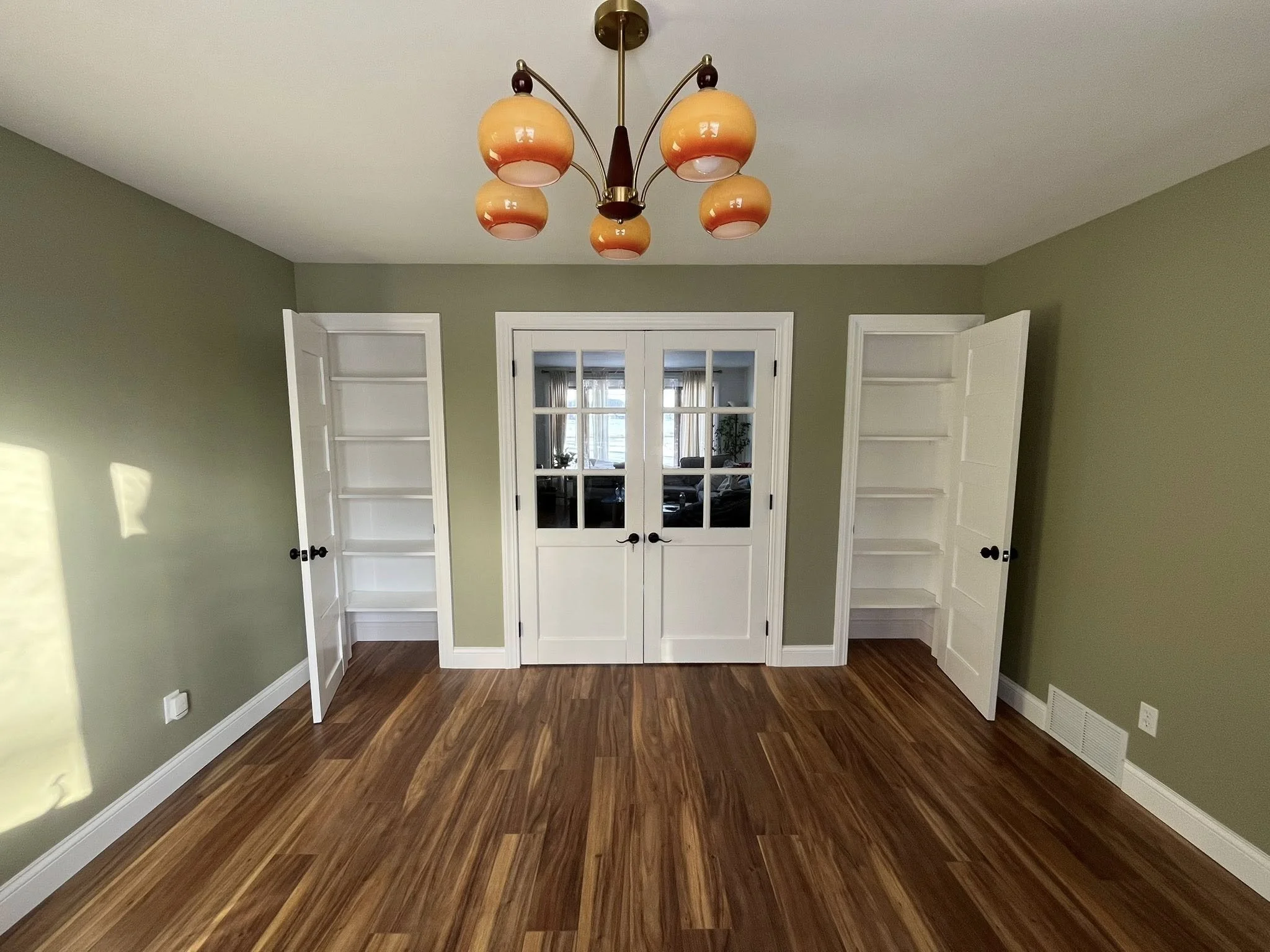 Living Room Pic.jpg