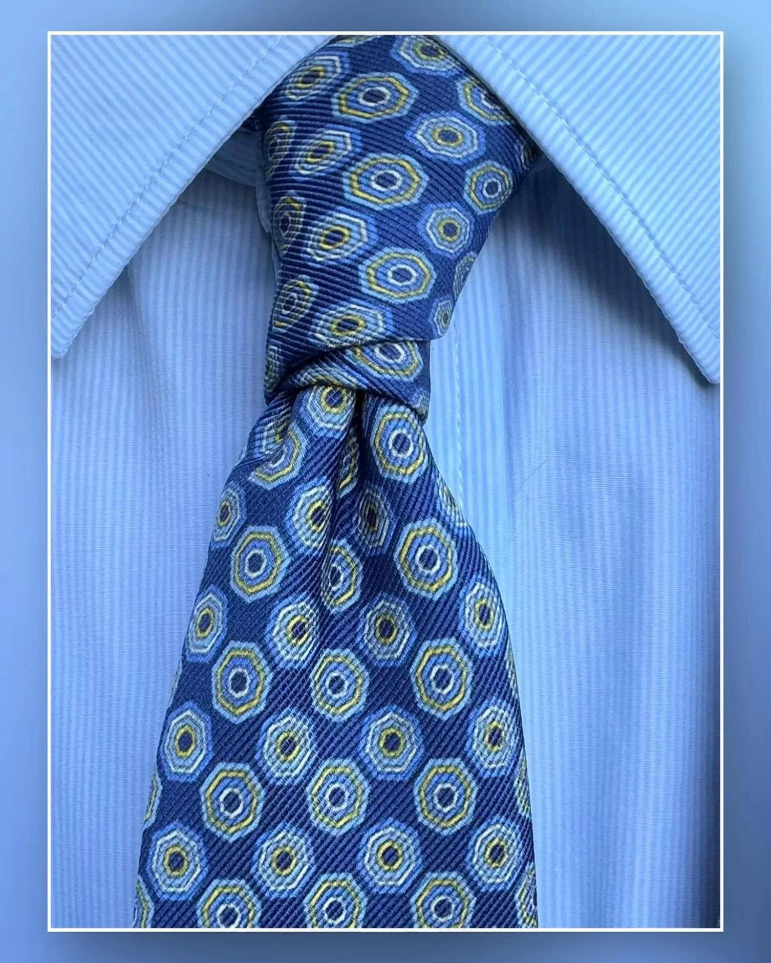 Pattern works when scale is disciplined. 
Contrast needs structure. 

@abertura_ties @tmlewin