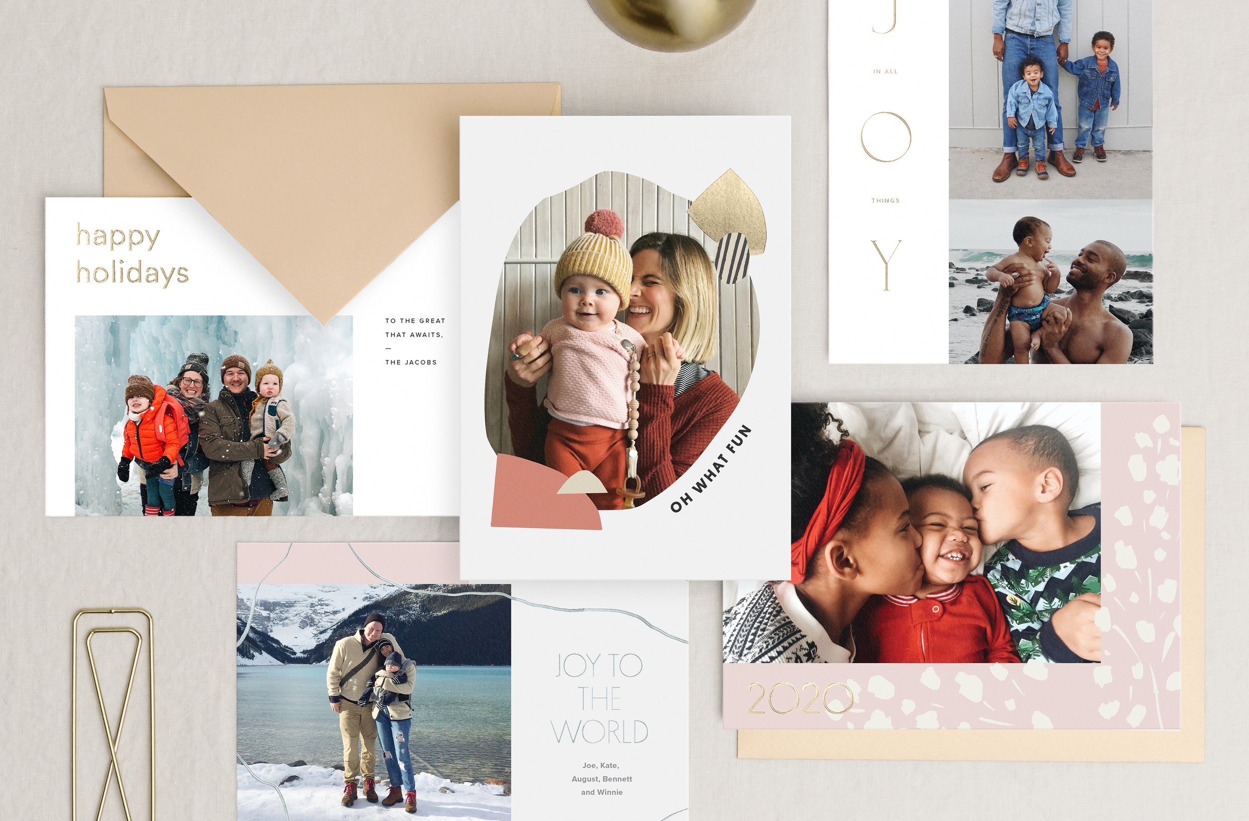 2019-holiday-cards-collection-gold-envelopes-top-down-on-linen.jpg