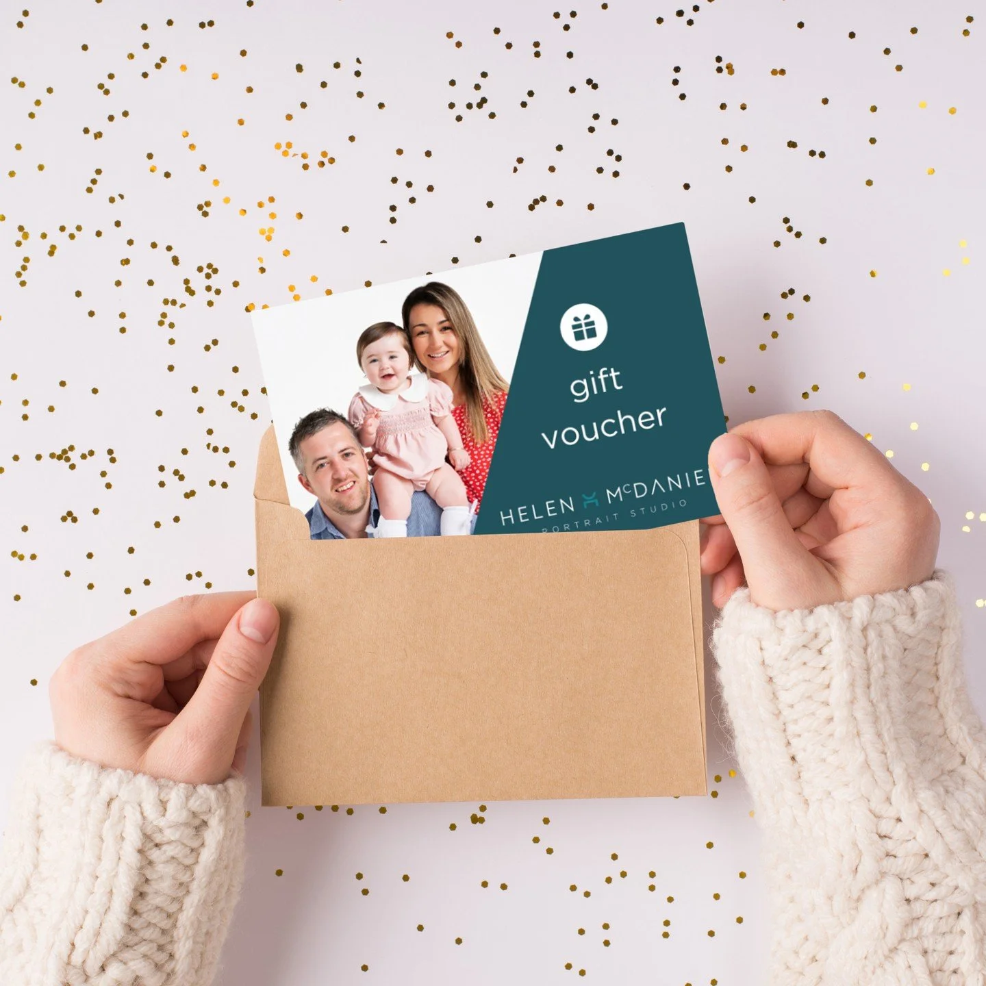 📸 Looking for the perfect gift for your loved ones? Gift them a memorable experience with a family portrait session! 🎁 Our gift vouchers make the perfect present for any occasion 🥰 Purchase yours today at the link below and give the gift of cheris