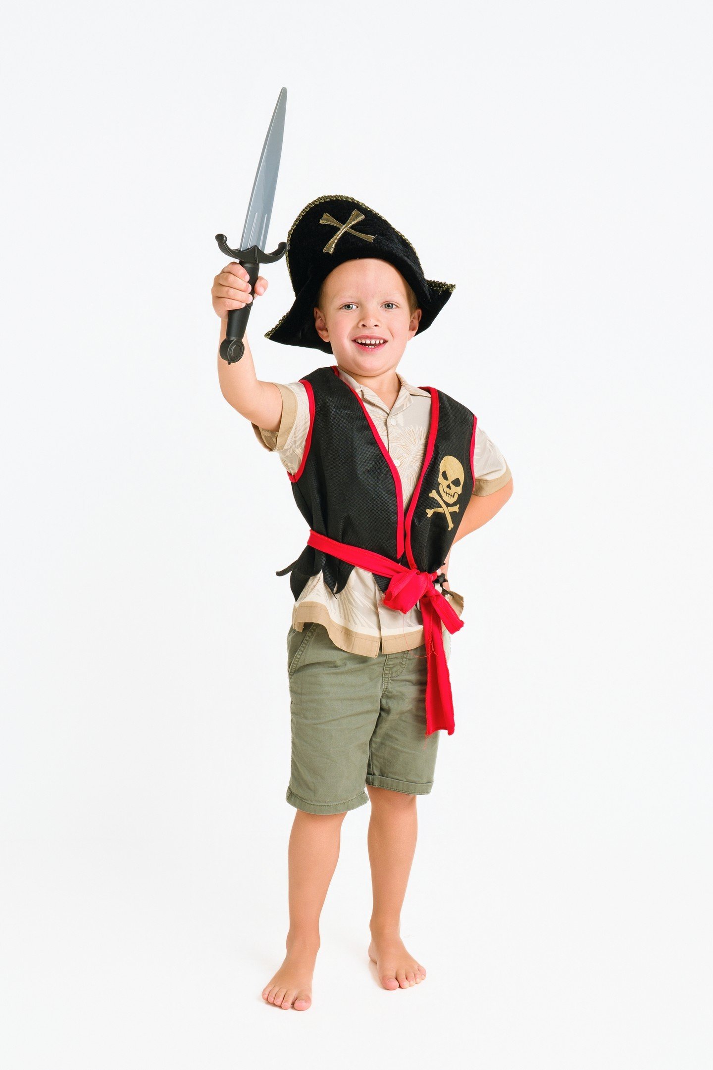 📷 Have you ever thought about bringing personal props to your family portrait session? Our blog post explores why we LOVE it when families bring their own props to add a special touch to their photos! From sentimental items to fun accessories, perso