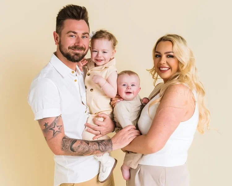 Family in cream and white tones