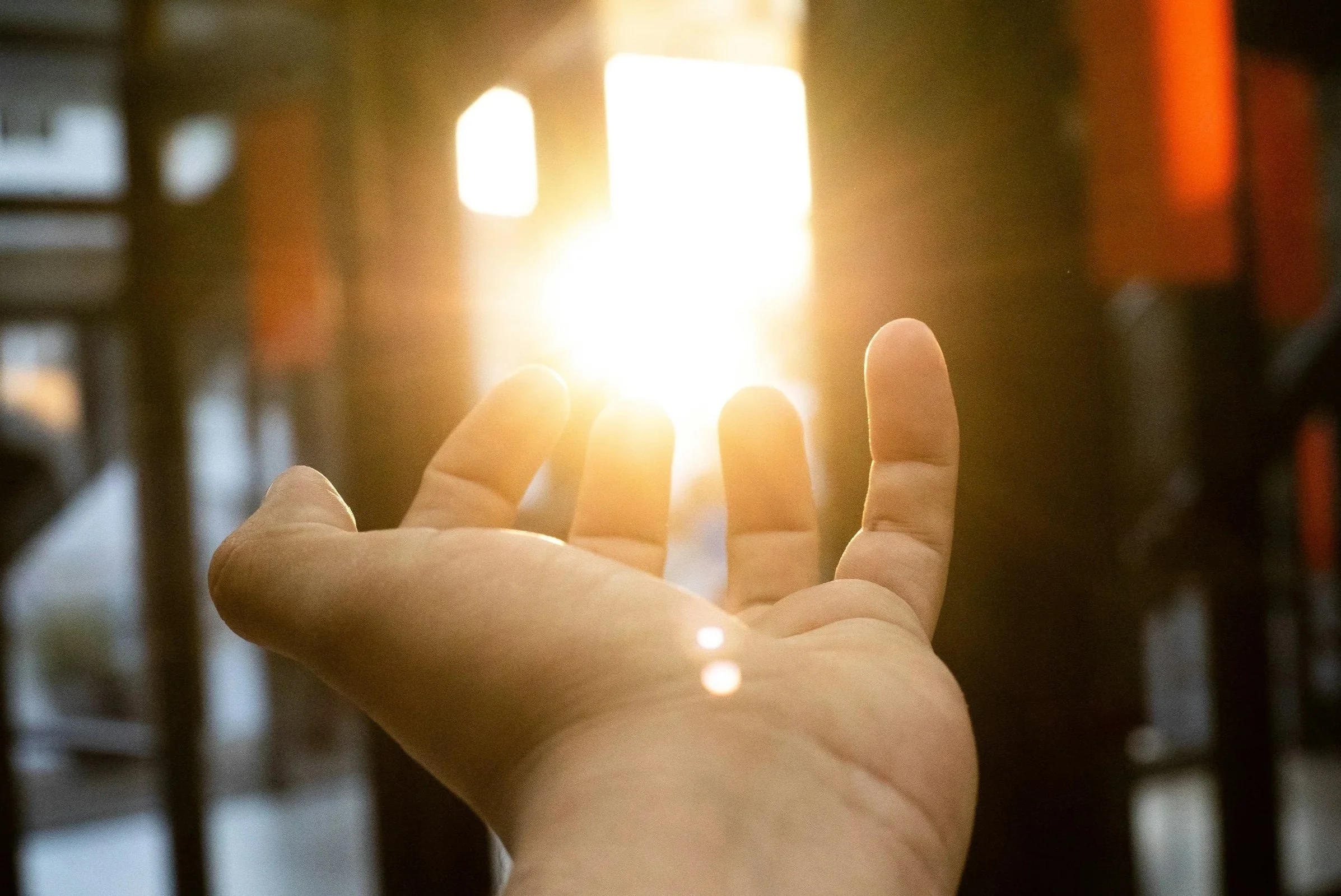 Vision symptoms such as light sensitivity evaluated through online eye consultation