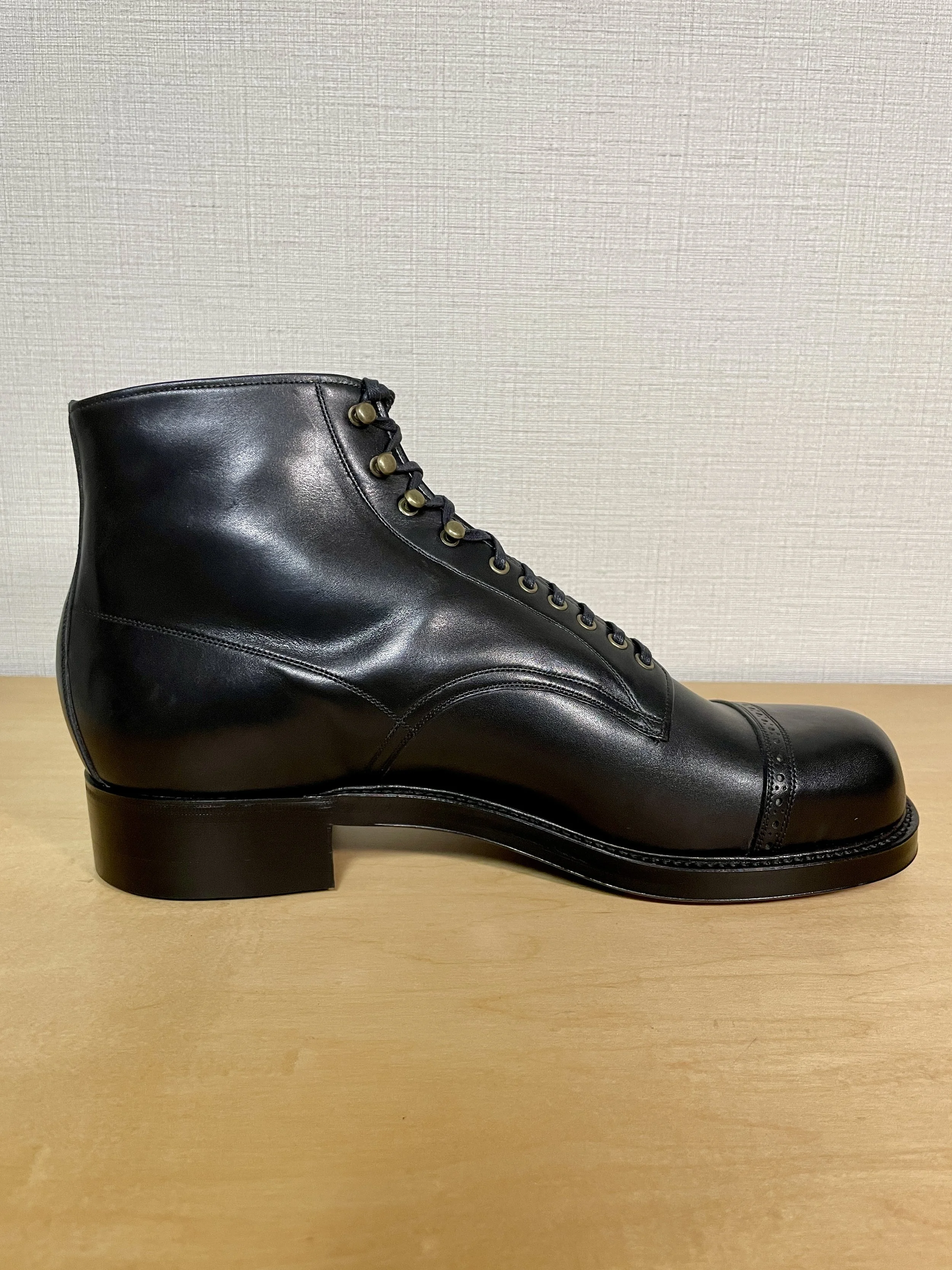 Side profile of Rustroops Product No. 1 Prototype, showing refinements to the upper proportions, waist shape, and heel balance.