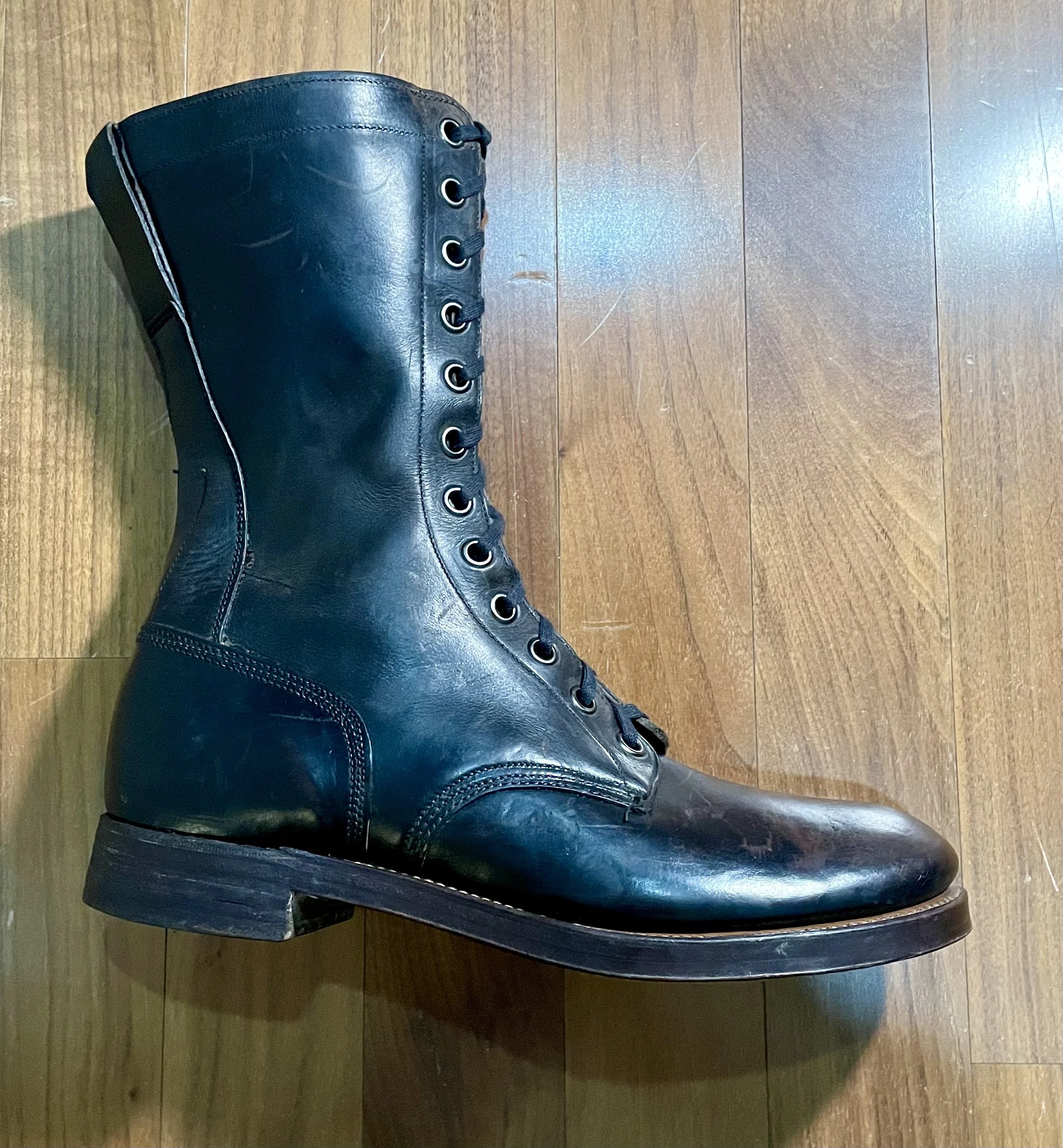 Side profile of the Herman U.S. Navy boot, 1938, showing the balance between the upper, waist, heel, and sole.
