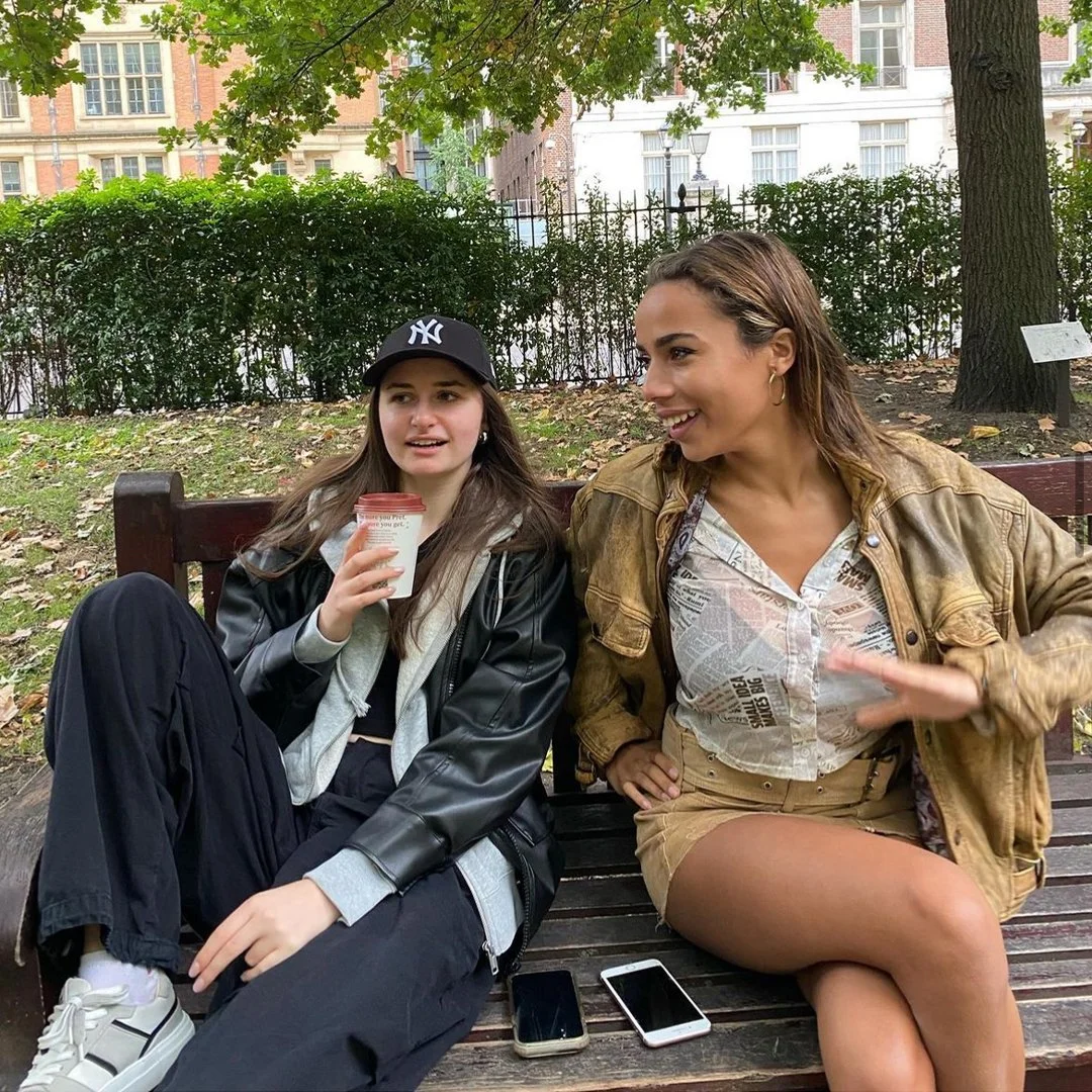 girls2.jpg