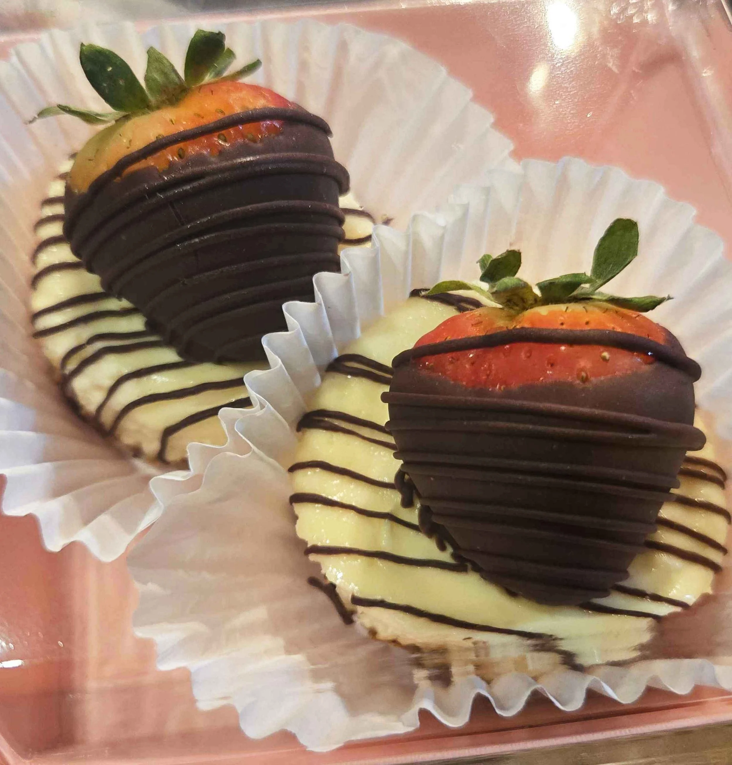 Mini Cheesecakes: Topped with Dark Chocolate Strawberries
