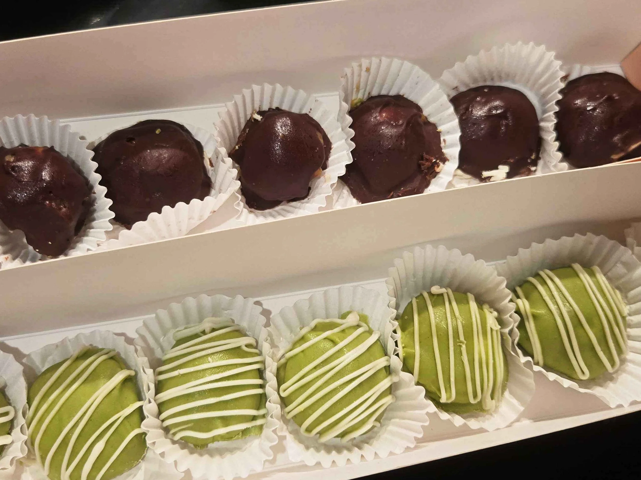 Almond London: Dark Chocolate Sea Salt Caramel

Almond London: Matcha White Chocolate