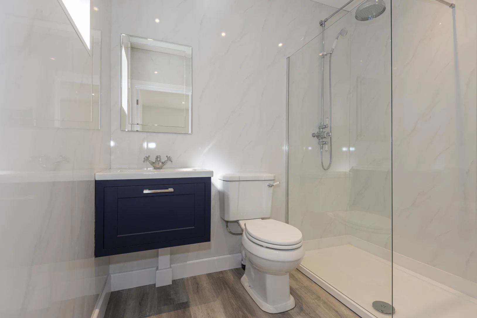 flat 3 en-suite.jpg