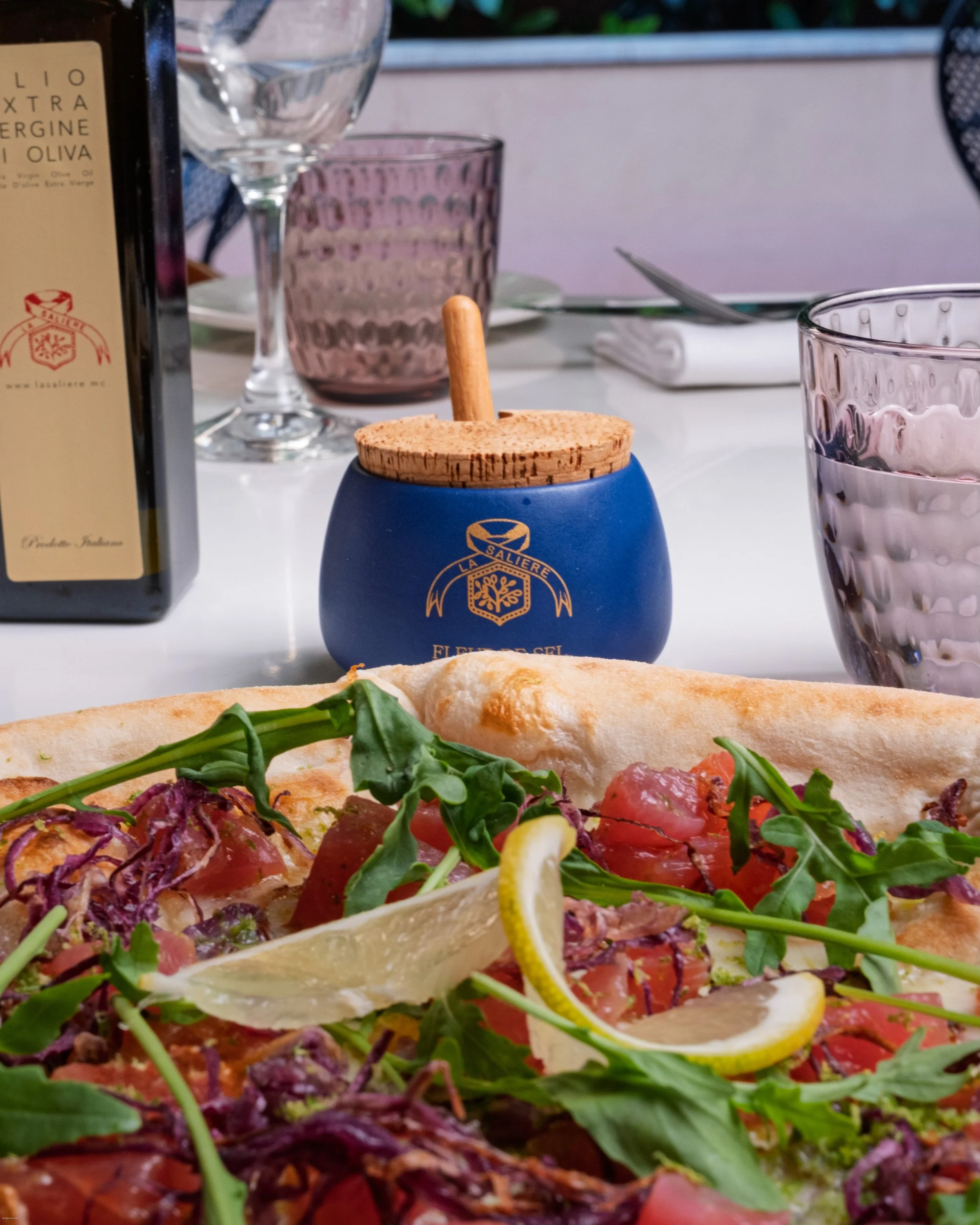Sali&egrave;re in French means a small jar containing salt. Here you can see it keeping company to a special Pizza with Tuna and Rocket 

#lasaliere #lasalieremonaco
#monaco #montecarlo