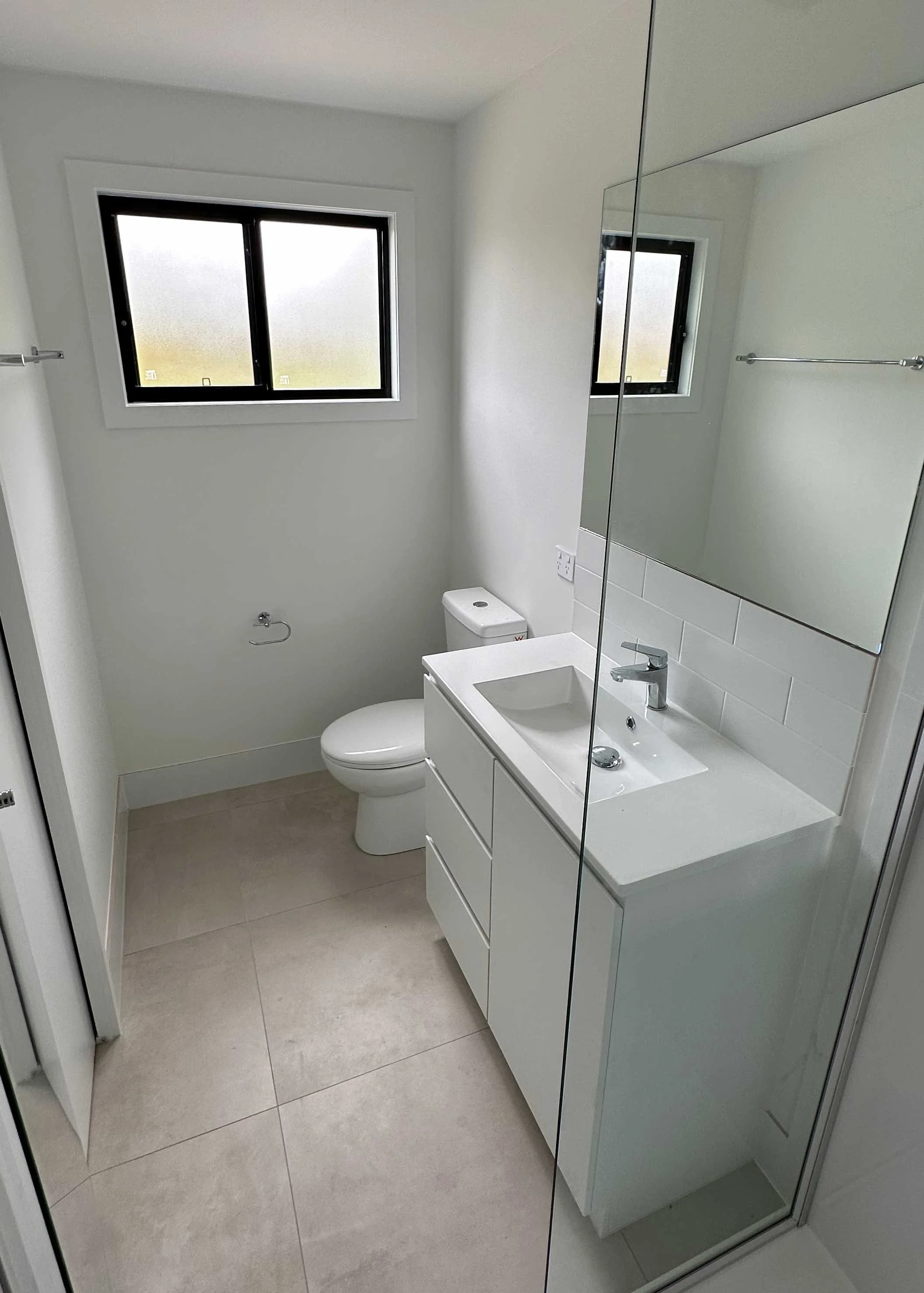 Hinter_Bathroom Rod McIntosh.jpg