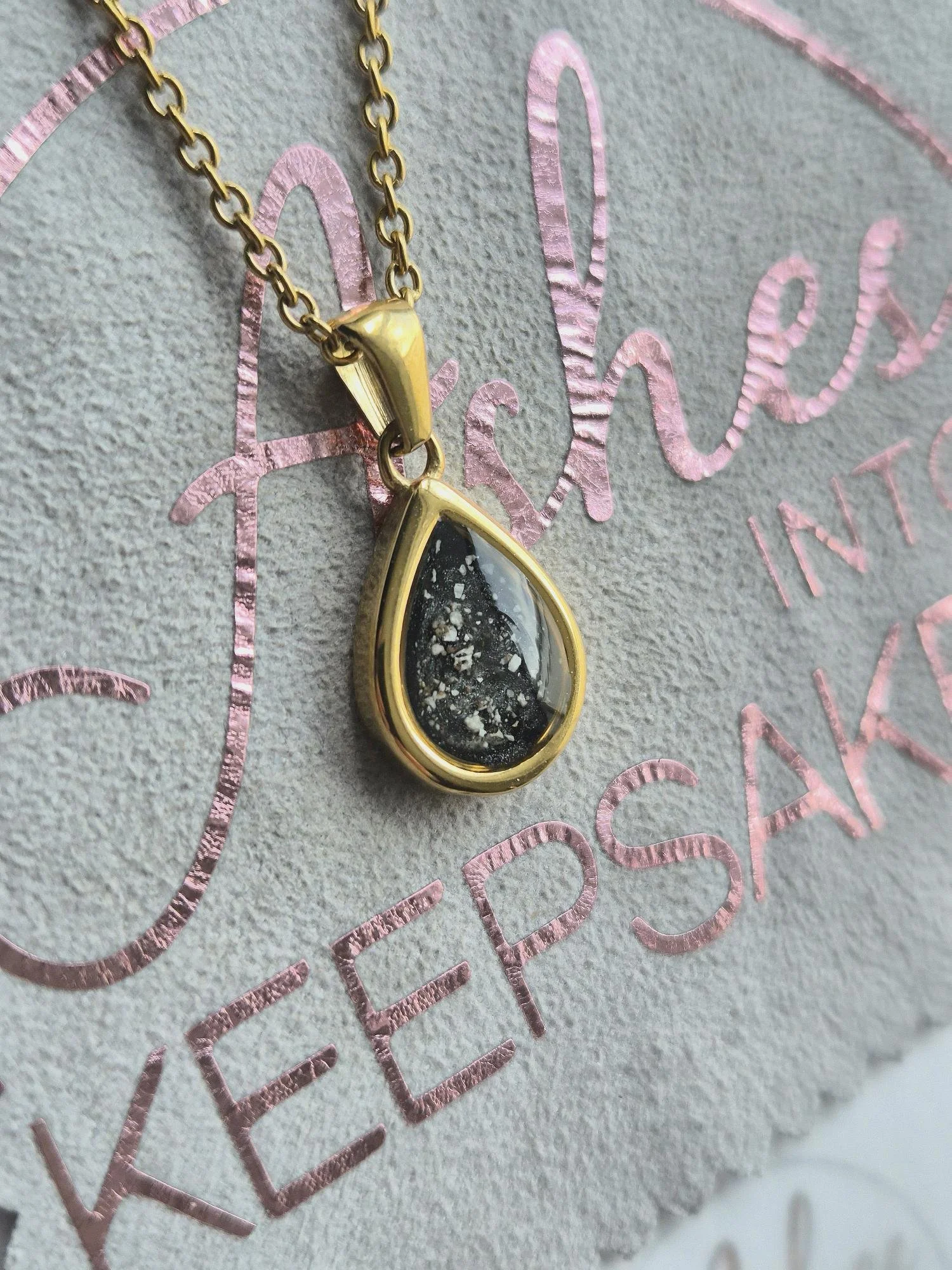 Sandra Pendant