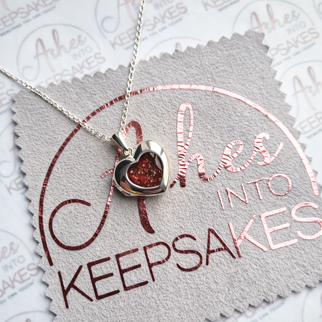 Ashes locket.png