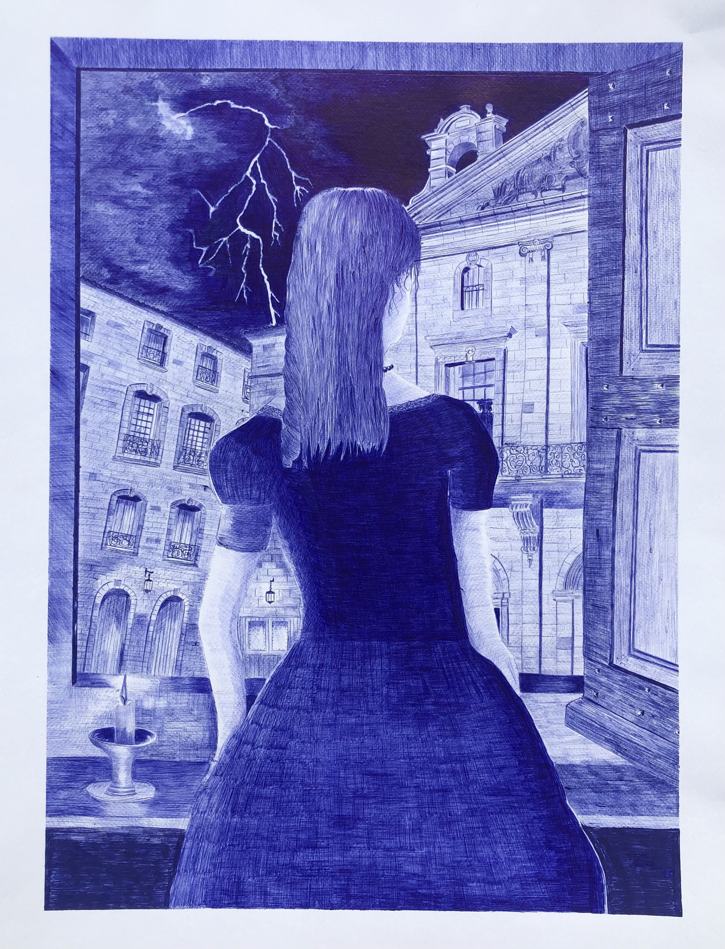 L’orage-2025-72cmx52cm Le ciel de Pézenas déchire le XVIIe siècle dans un éclat de foudre. Depuis sa fenêtre, une présence silencieuse observe la Maison consulaire, témoin de pierre des délibérations passées, où la lumière vacillante d'une bougie déf