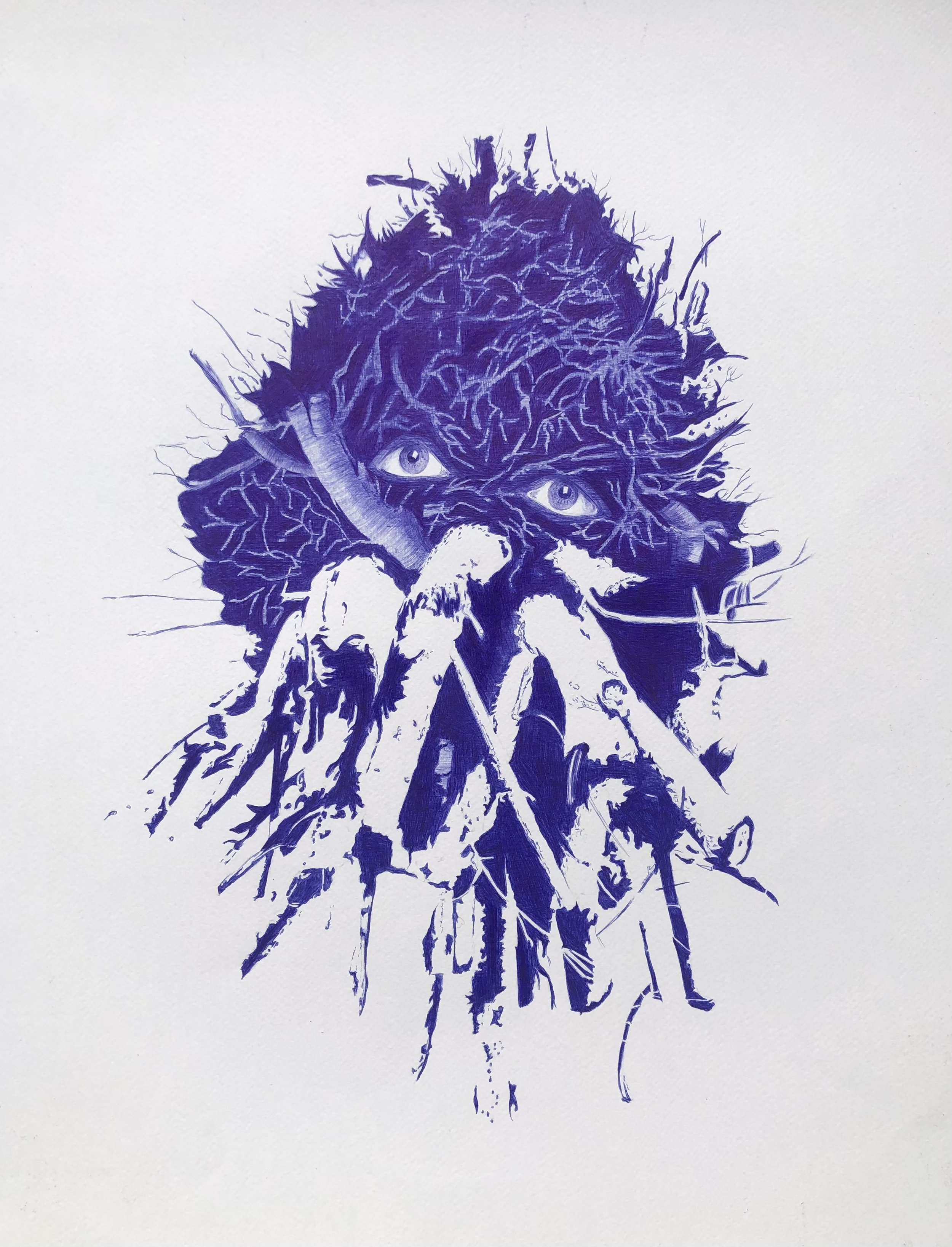 L'Invisible nous regarde
Stylo bille (Bic) sur papier
75 × 75 cm
Une œuvre organique et envoûtante, isolée au centre d'un fond blanc épuré. Deux yeux clairs et expressifs émergent d'un lacis dense de branches, de racines et d'écorces entrelacées, sur