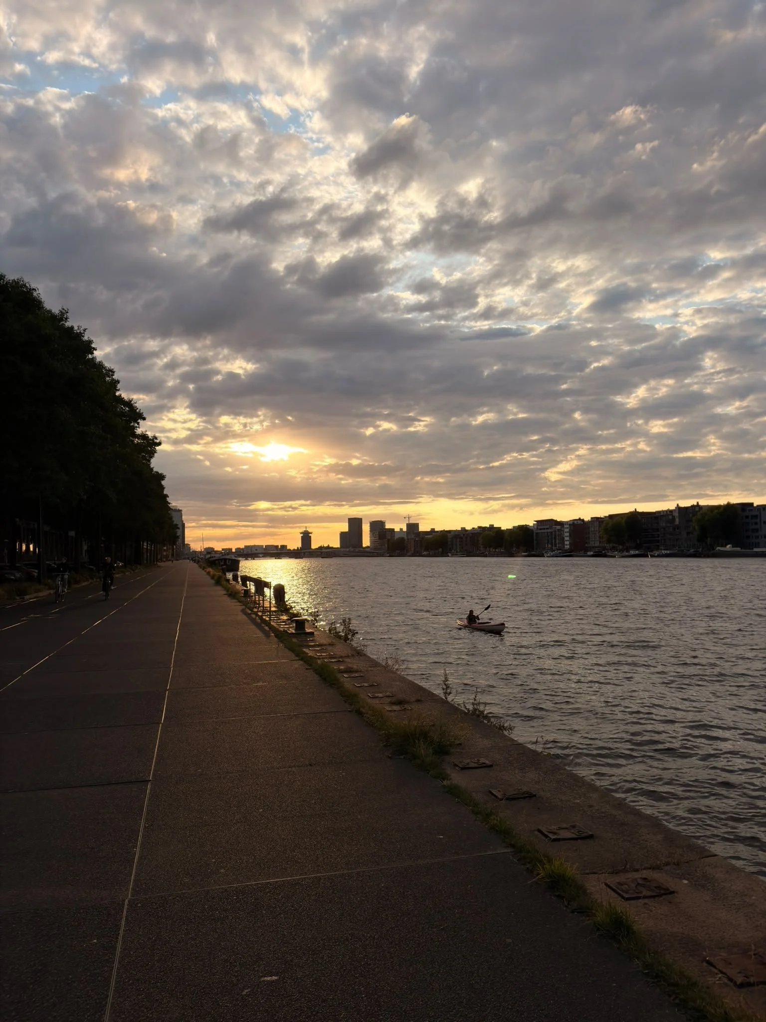 zonsondergang aan het IJ