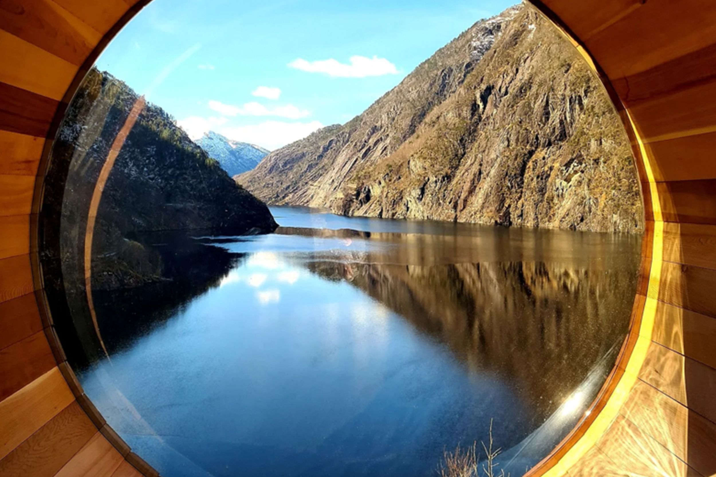 Heit Åkrafjorden