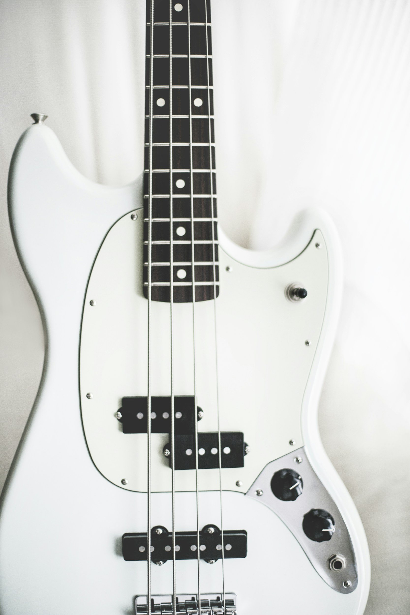 Luthier Suner bass gitar onarımı ve bakımı atölyesi
