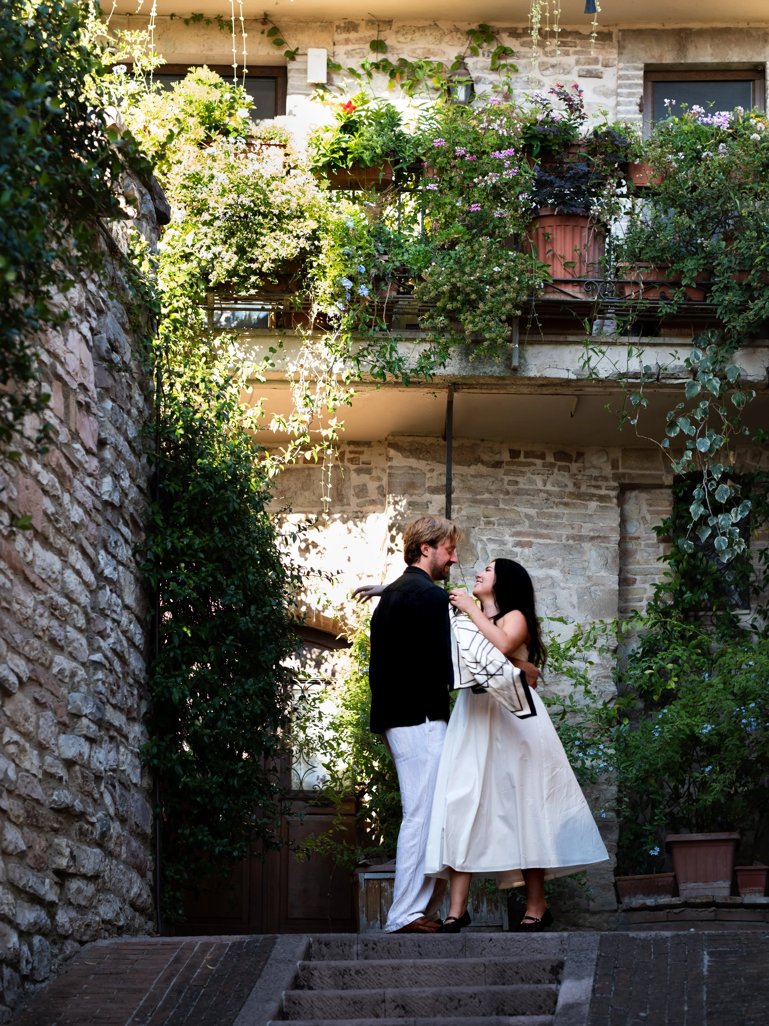umbria-assisi-engagement-couple-105.jpg
